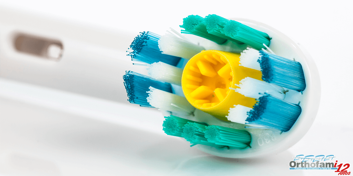 orthofami-odontologia-cali-ortodoncia-blog-dental-salud-bucal-como-elegir-cepillo-de-dientes-01 orthofami-odontologia-cali-ortodoncia-blog-dental-salud-bucal-como-elegir-cepillo-de-dientes-01