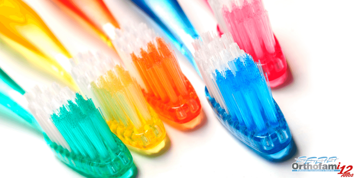 orthofami-odontologia-cali-ortodoncia-blog-dental-salud-bucal-como-elegir-cepillo-de-dientes-03 orthofami-odontologia-cali-ortodoncia-blog-dental-salud-bucal-como-elegir-cepillo-de-dientes-03